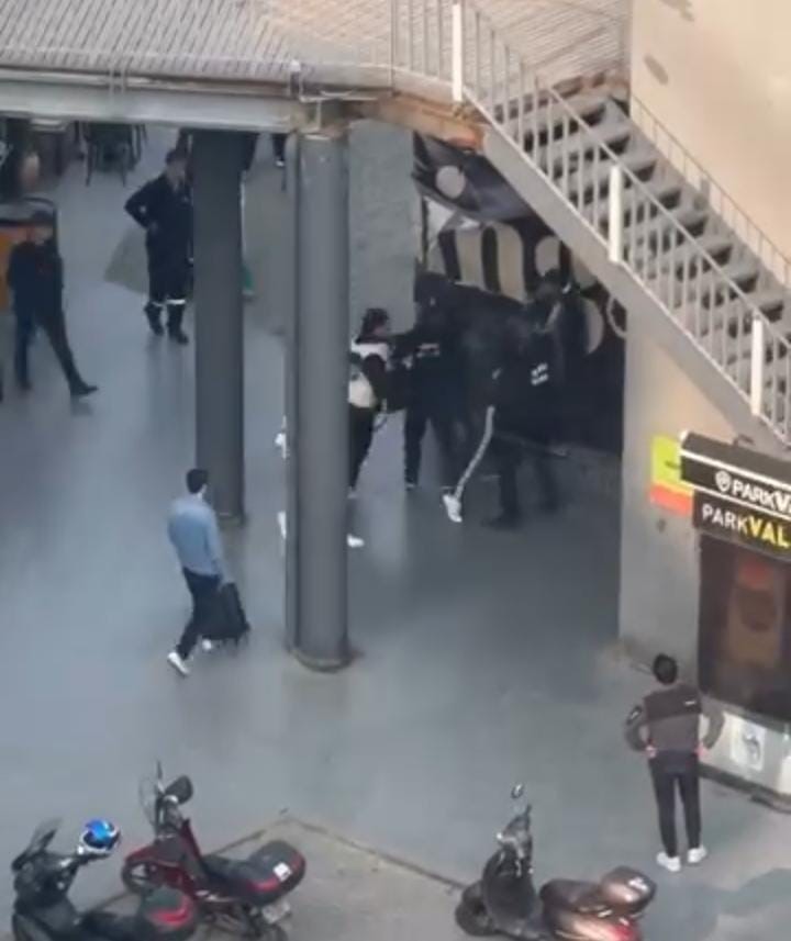 AVM’de iki grup arasında kavga: Güvenlik müdahale etti
