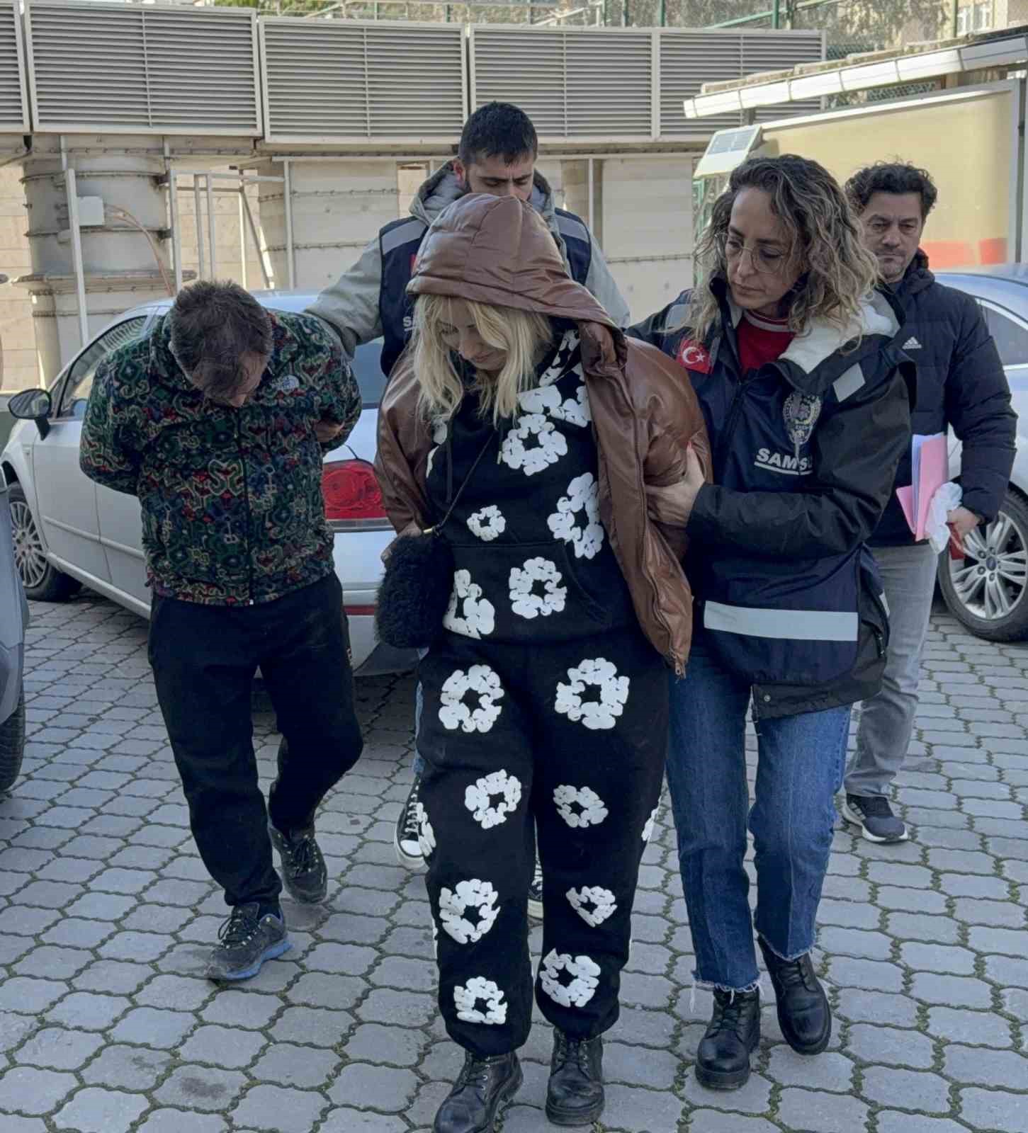 AVM’de kuyumculardan hırsızlık yapan 2 kişi adliyeye sevk edildi
