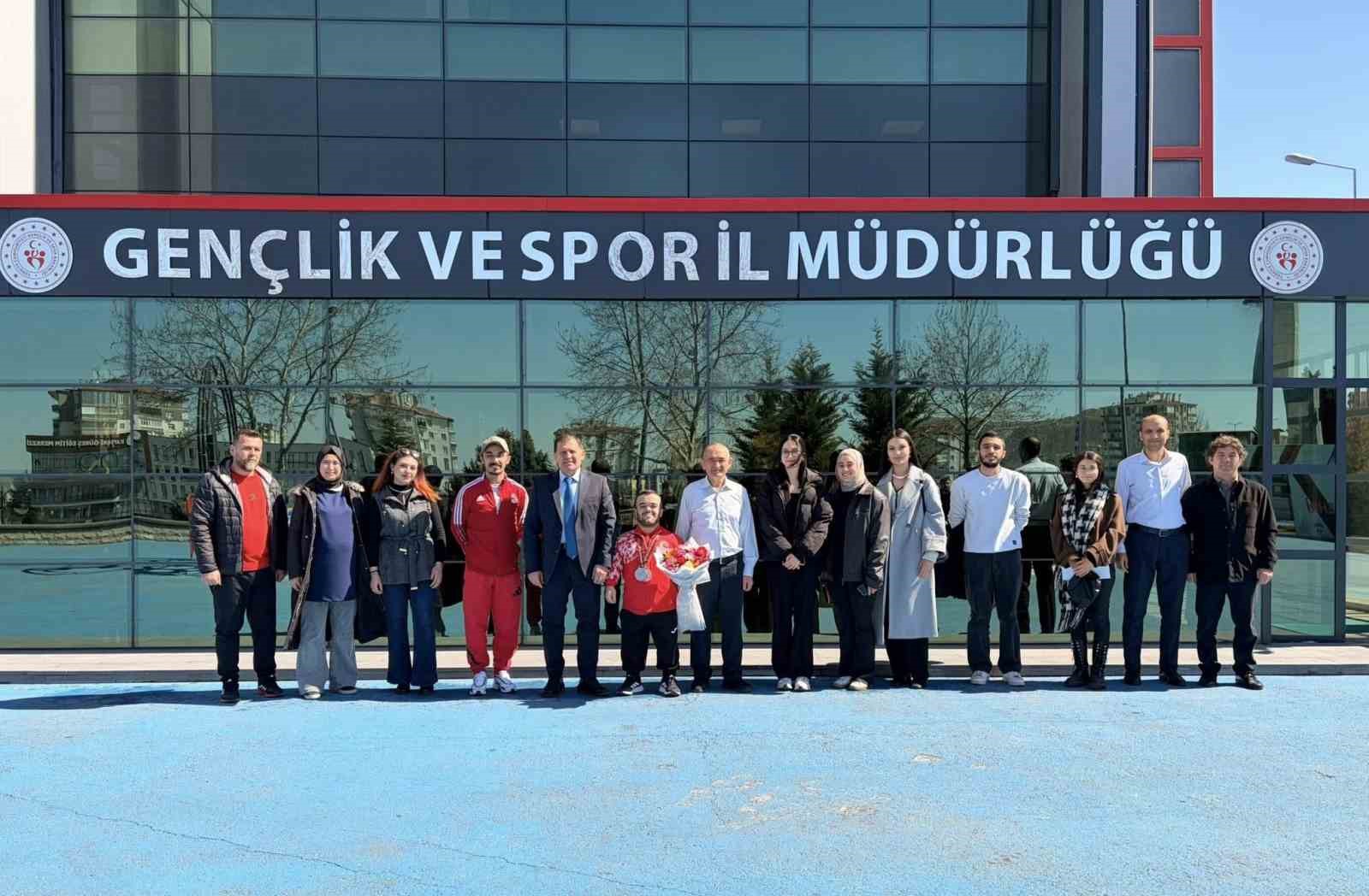 Avrupa ikincisi sporcuya görkemli karşılama
