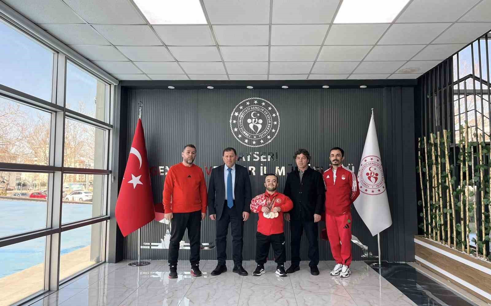 Avrupa ikincisi sporcuya görkemli karşılama
