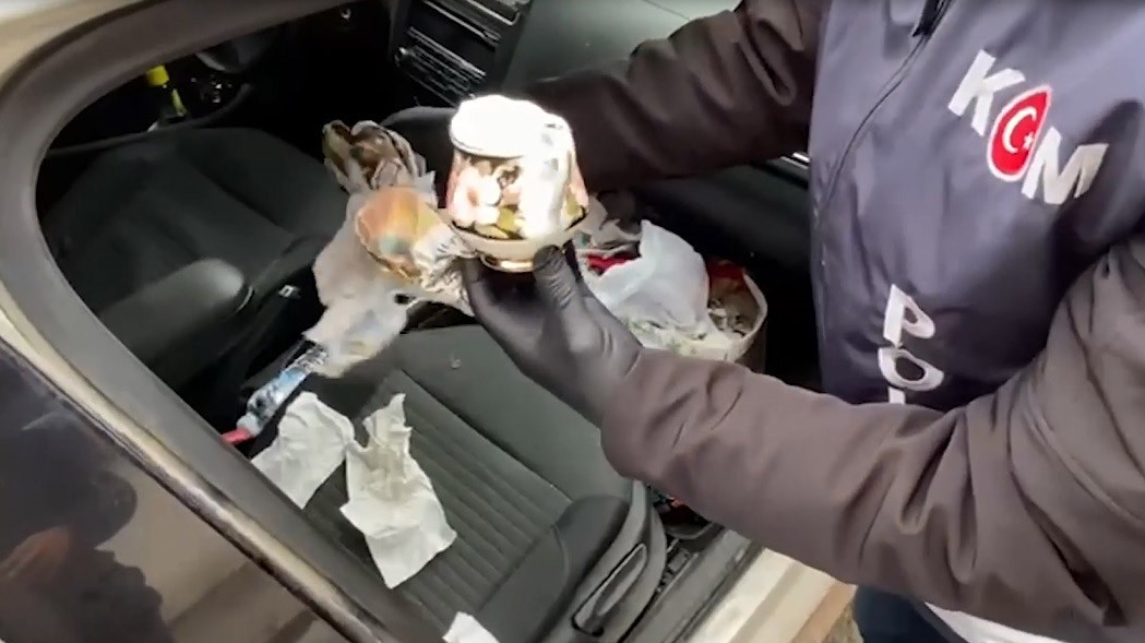 Avrupa’dan kaçak getirilen 128 el sanatı eseri ele geçirildi
