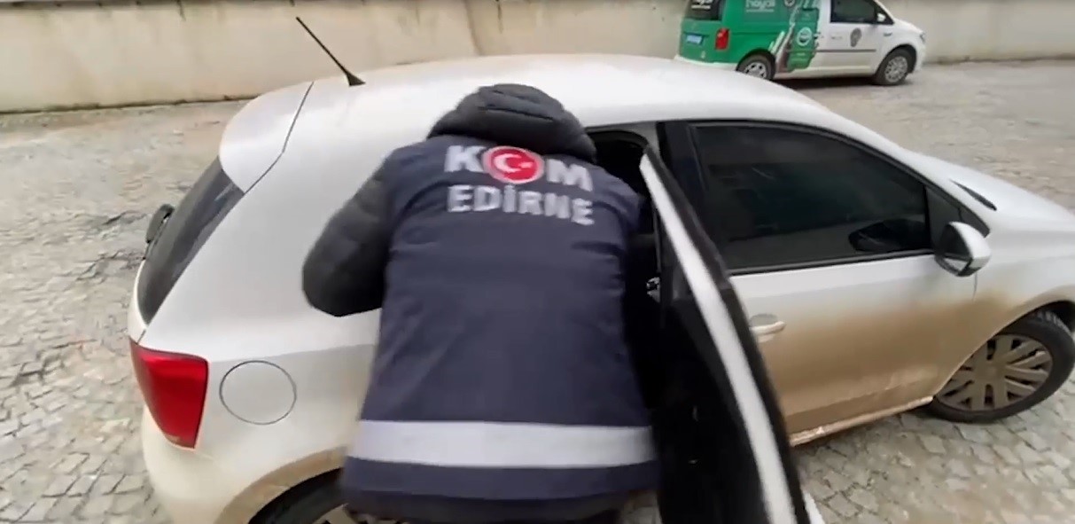 Avrupa’dan kaçak getirilen 128 el sanatı eseri ele geçirildi
