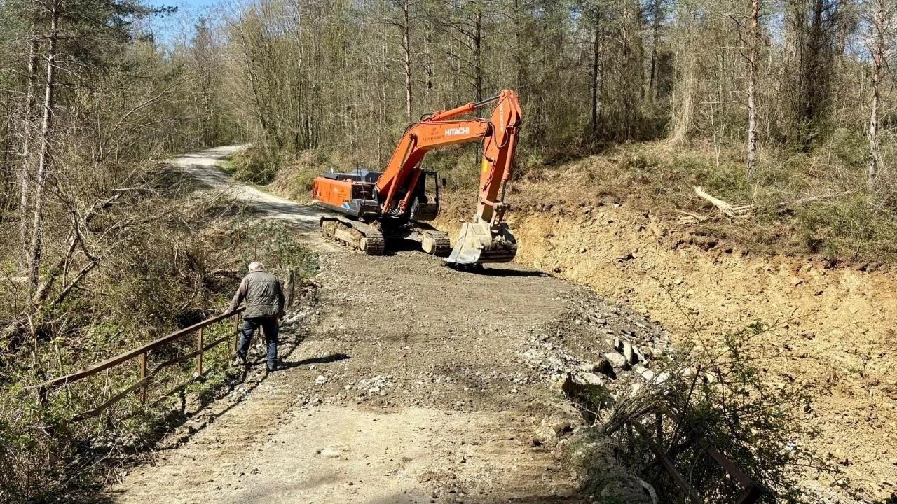 Ayancık’ta heyelan sonrası yol güvenliği yeniden sağlandı
