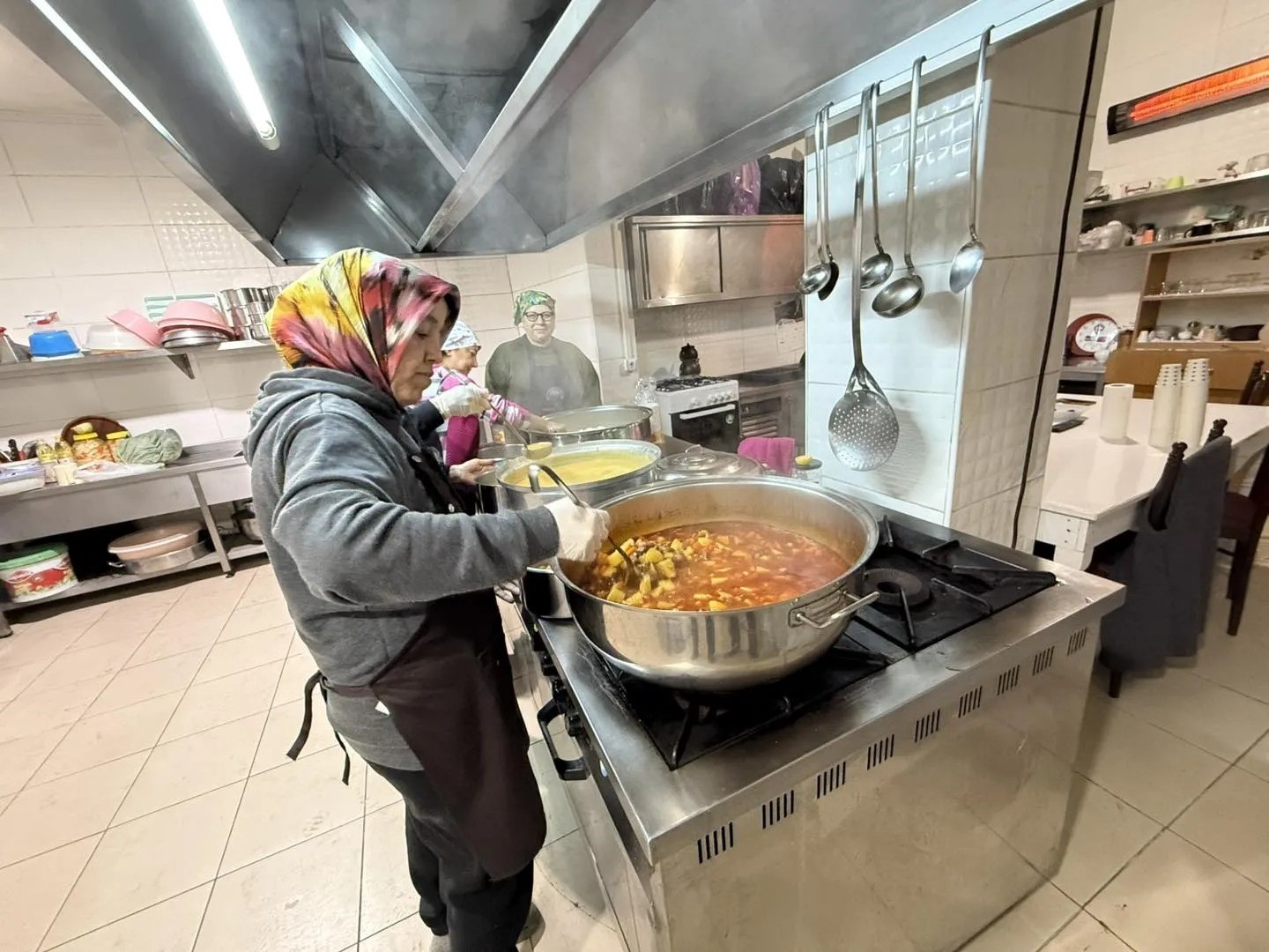 Ayancık’ta ihtiyaç sahiplerine sıcak yemek desteği
