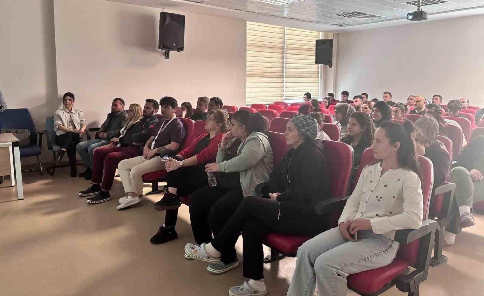 Ayancık’ta sağlıkçılara afet bilgilendirmesi
