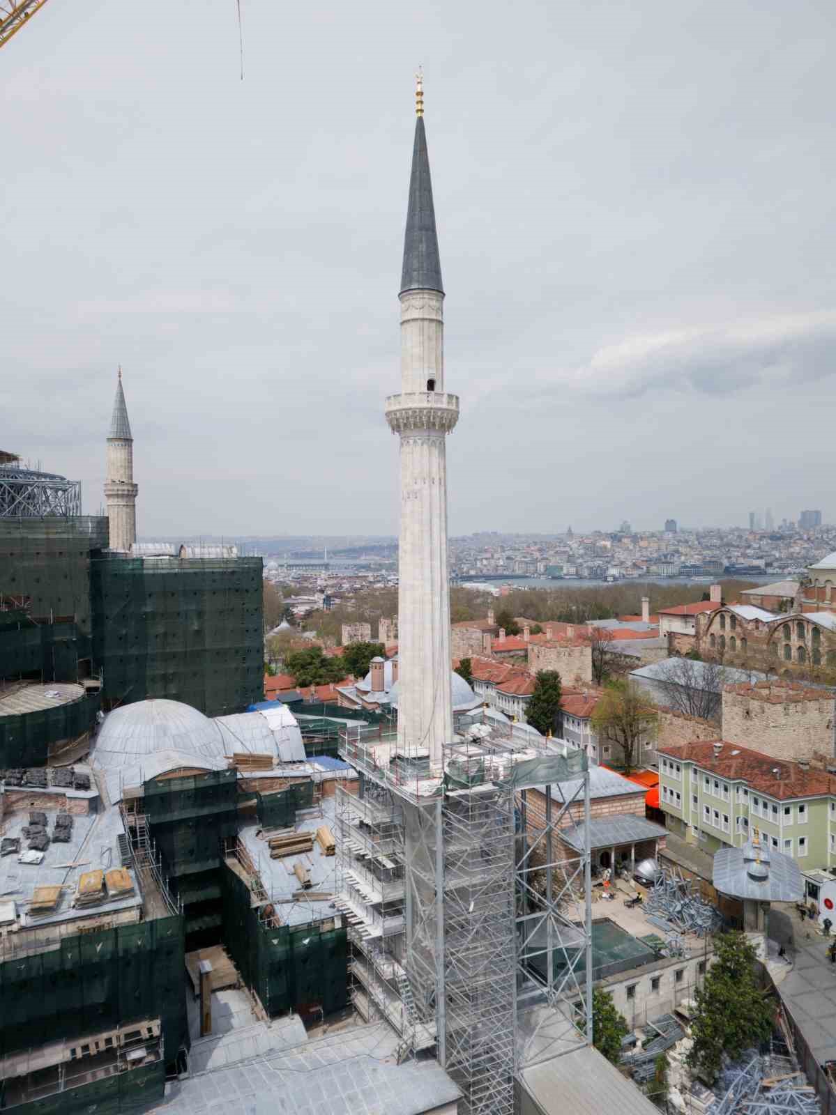 Ayasofya’nın kuzeydoğu minaresinde restorasyon tamamlandı
