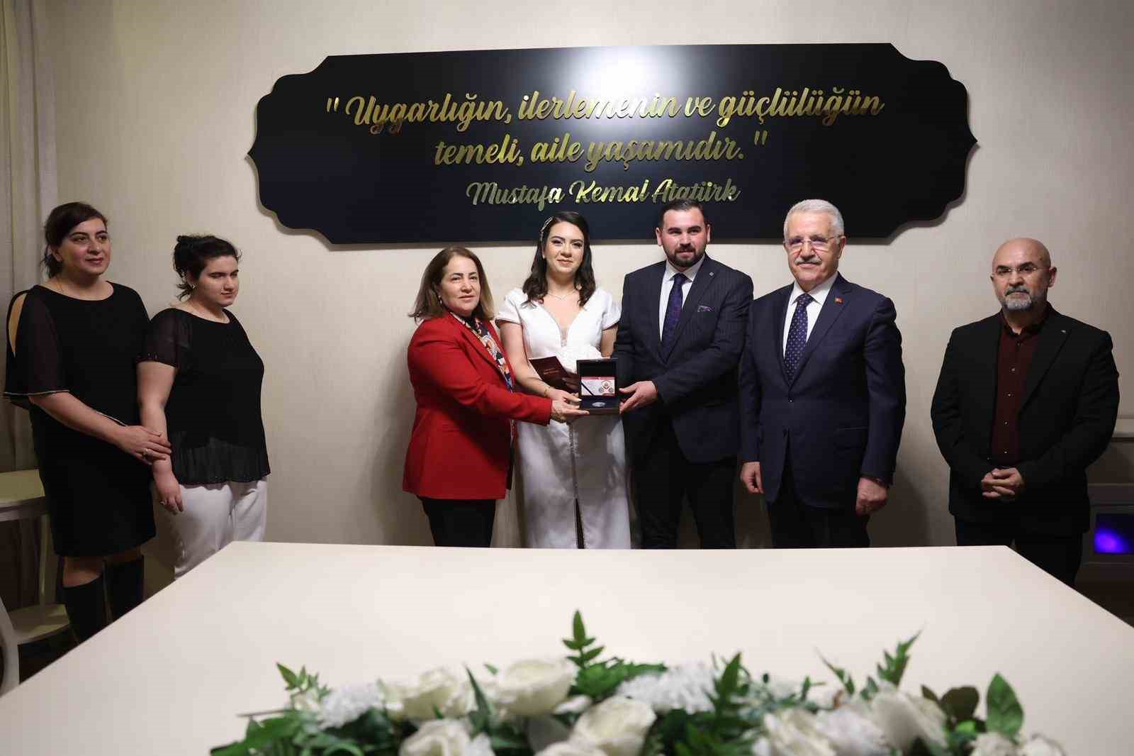 Aybay ve Yıldırım ailelerinin mutlu günü
