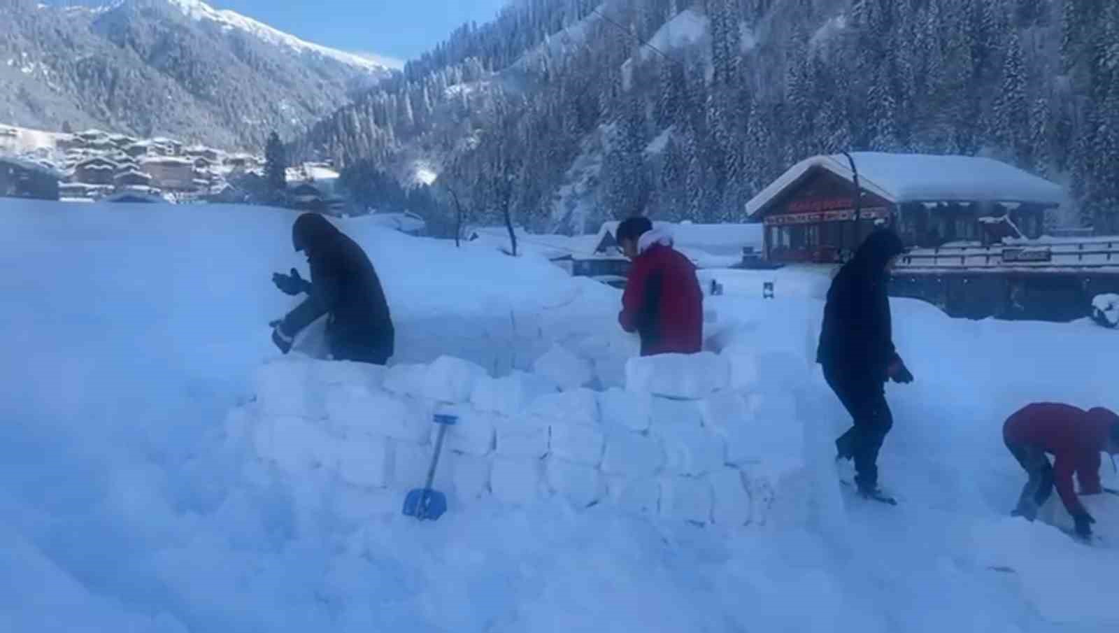 Ayder Yaylası’na yapılan ‘iglolar’ ilgi çekiyor
