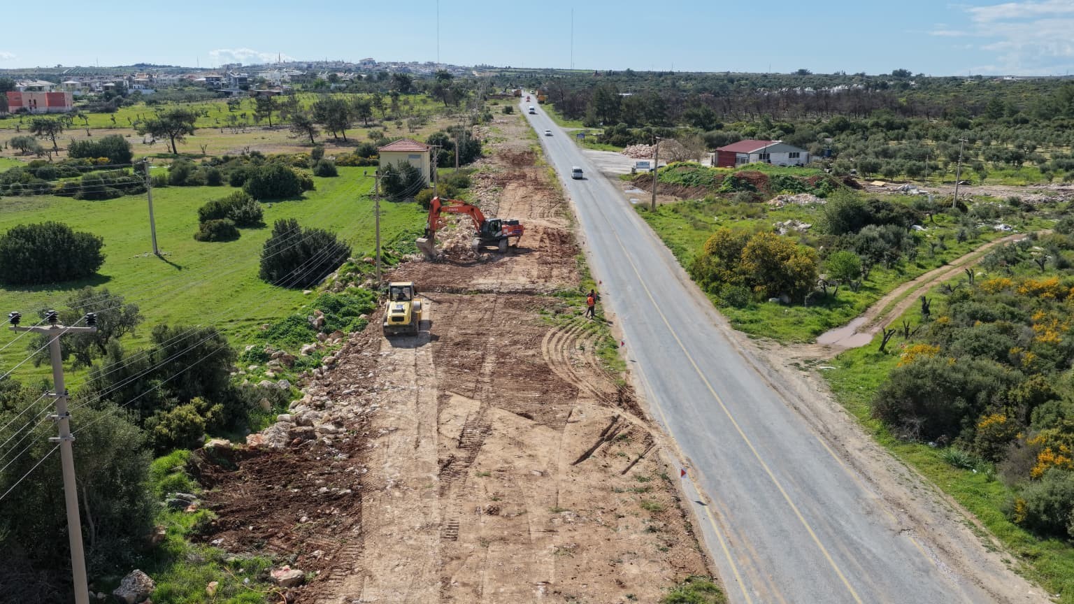 Aydın Büyükşehir, Akbük’te yol yenileme çalışmalarını sürdürüyor
