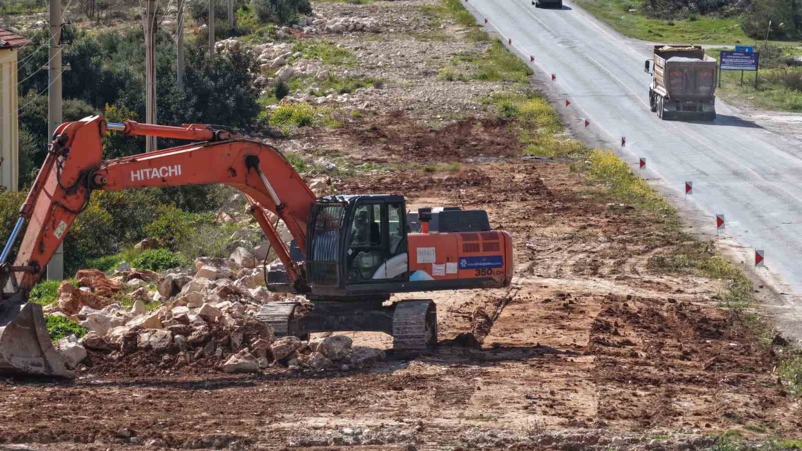 Aydın Büyükşehir, Akbük’te yol yenileme çalışmalarını sürdürüyor

