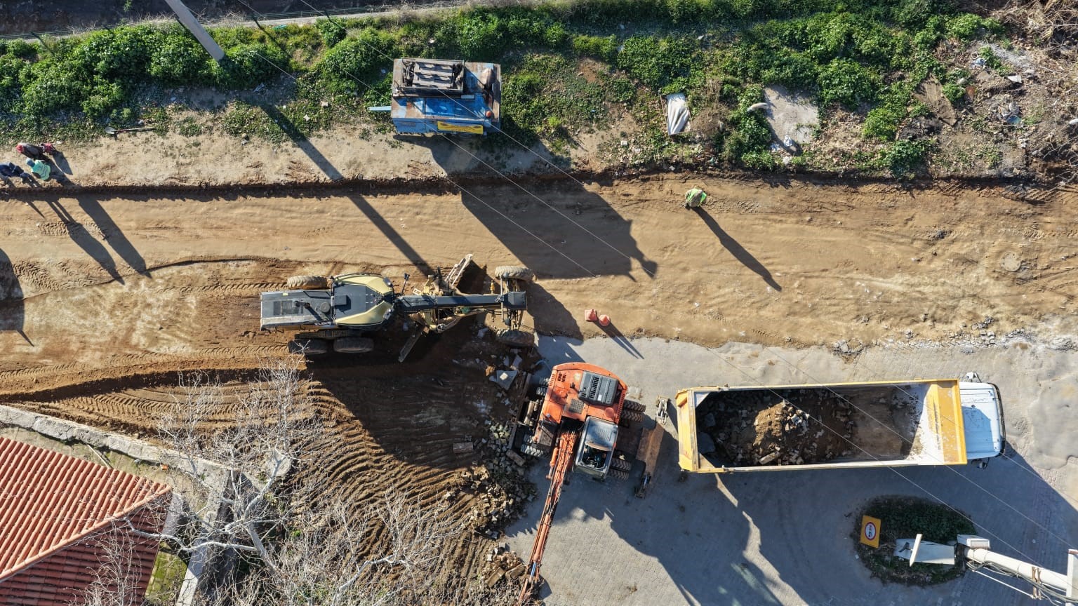 Aydın Büyükşehir Belediyesi Efeler’in yollarını yeniliyor
