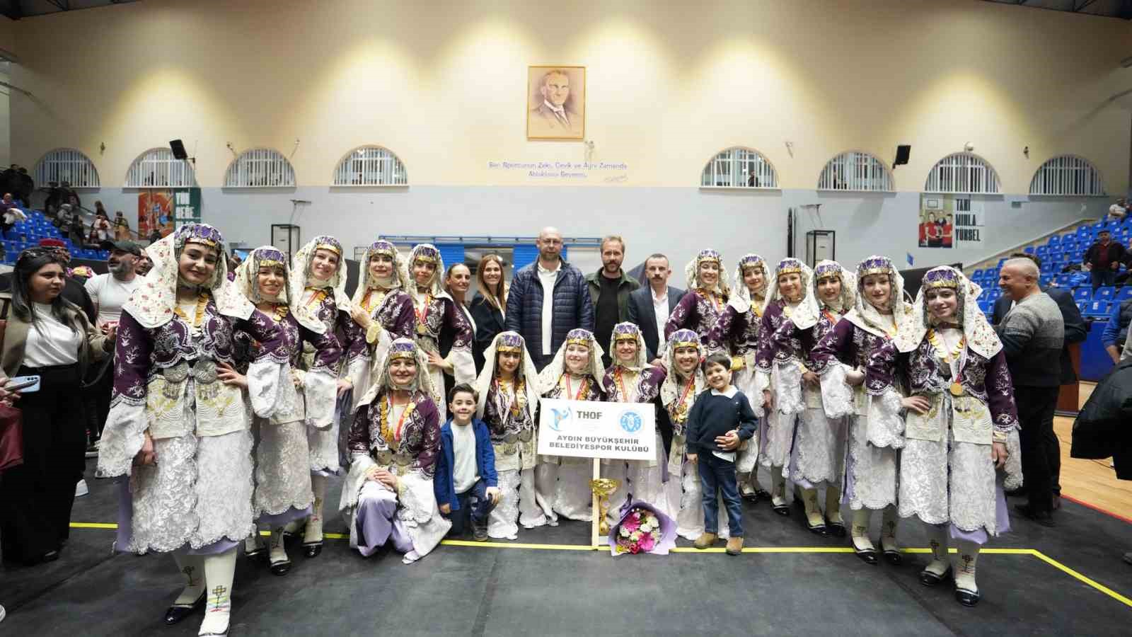 Aydın Büyükşehir Belediyesi Halk Oyunları ekibinden birincilik
