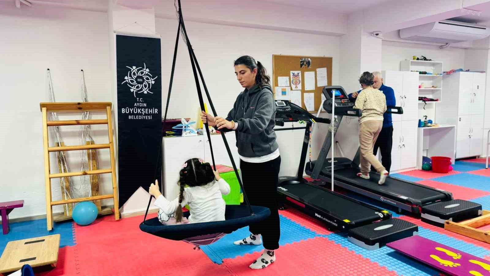 Aydın Büyükşehir Belediyesi, Otizm Destek Merkezleri özel eğitim öğrencilerinin yanında
