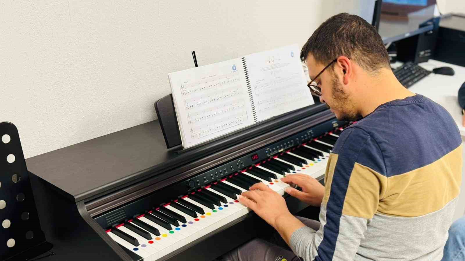 Aydın Büyükşehir Belediyesi, Otizm Destek Merkezleri özel eğitim öğrencilerinin yanında
