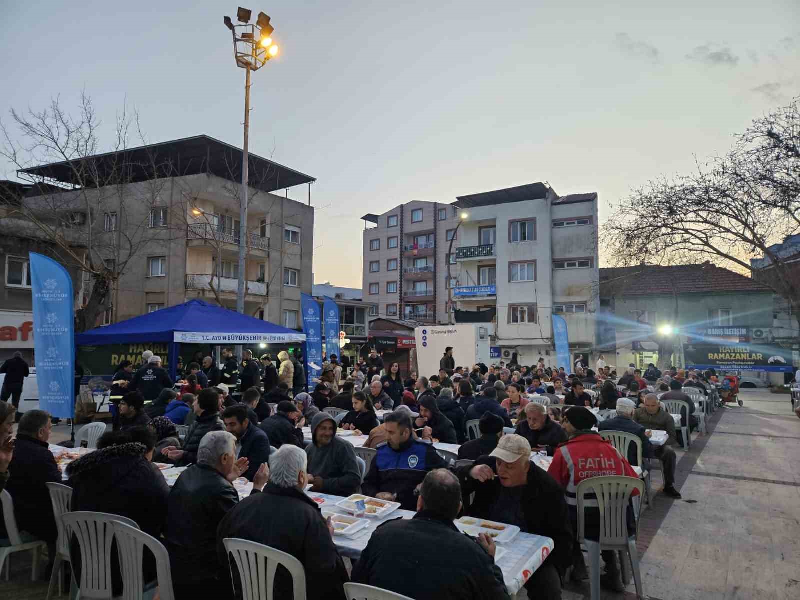 Aydın Büyükşehir Belediyesi Ramazan’ın bereketini kentin dört bir yanına taşımayı sürdürüyor
