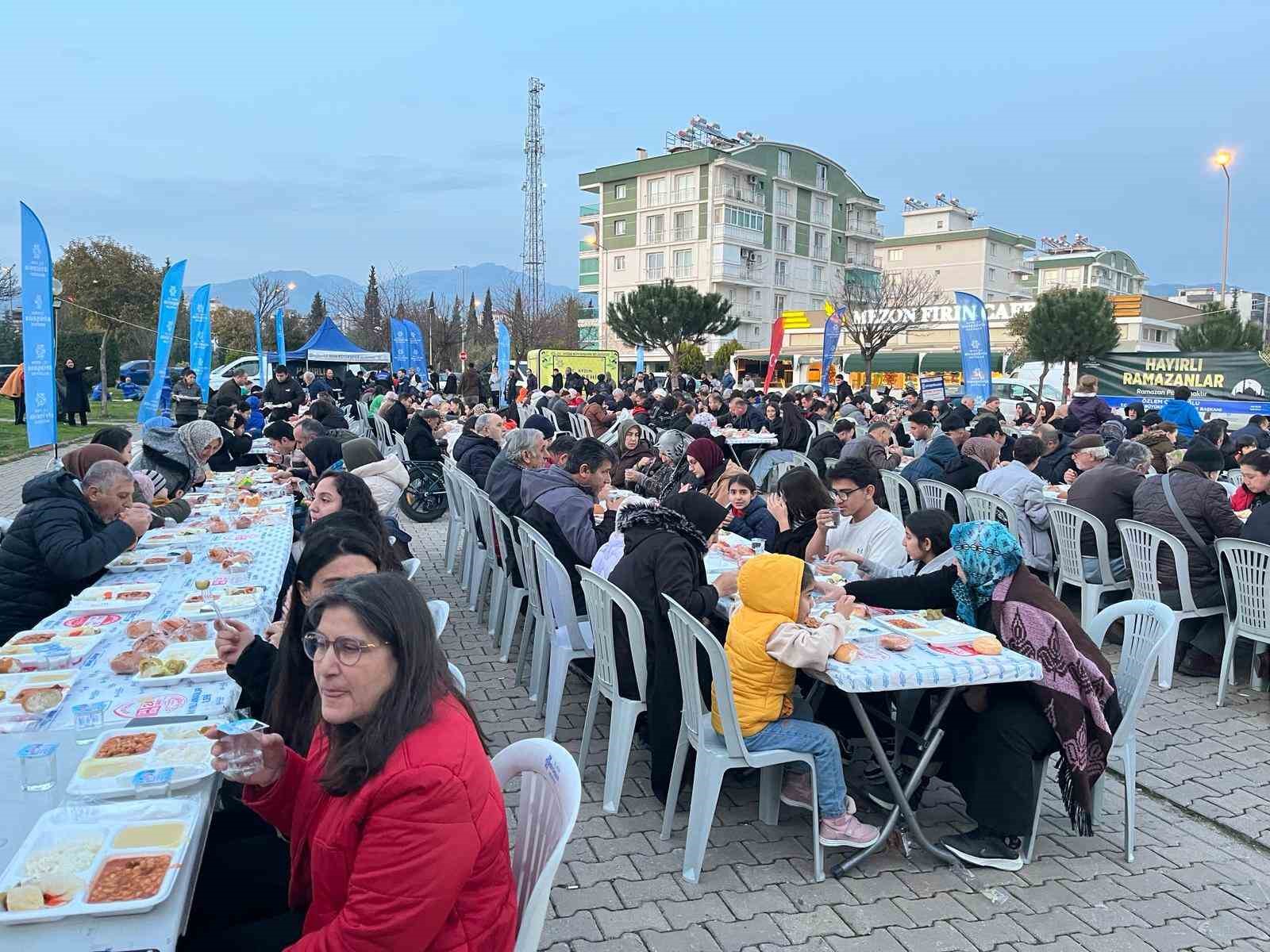 Aydın Büyükşehir Belediyesi Ramazan’ın bereketini kentin dört bir yanına taşımayı sürdürüyor
