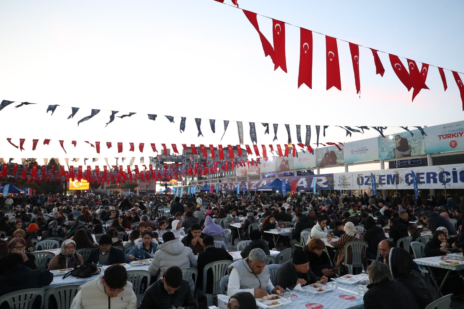 Aydın Büyükşehir Belediyesi Ramazan’ın bereketini kentin dört bir yanına taşıyor
