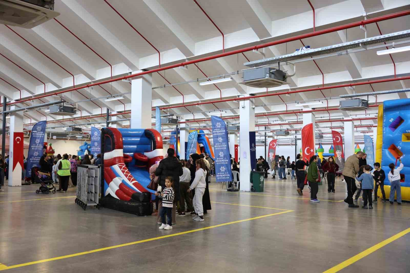 Aydın Büyükşehir Belediyesi’nden Efeler’de yarıyıl karne şenliği
