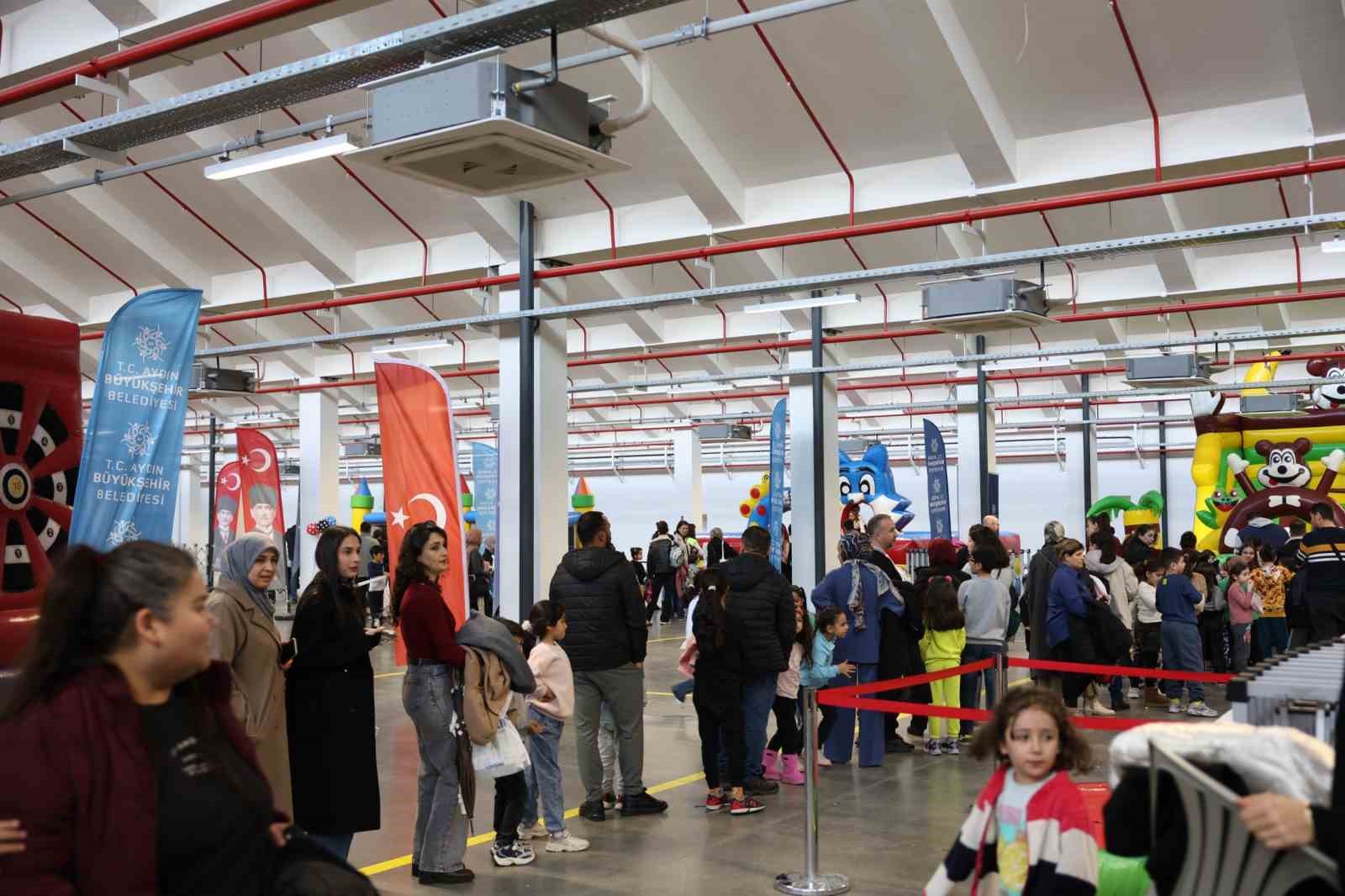 Aydın Büyükşehir Belediyesi’nden Efeler’de yarıyıl karne şenliği
