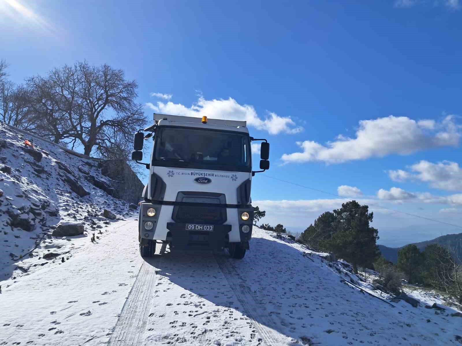 Aydın Büyükşehir Belediyesi’nden Paşa Yaylası’nda tuzlama çalışması

