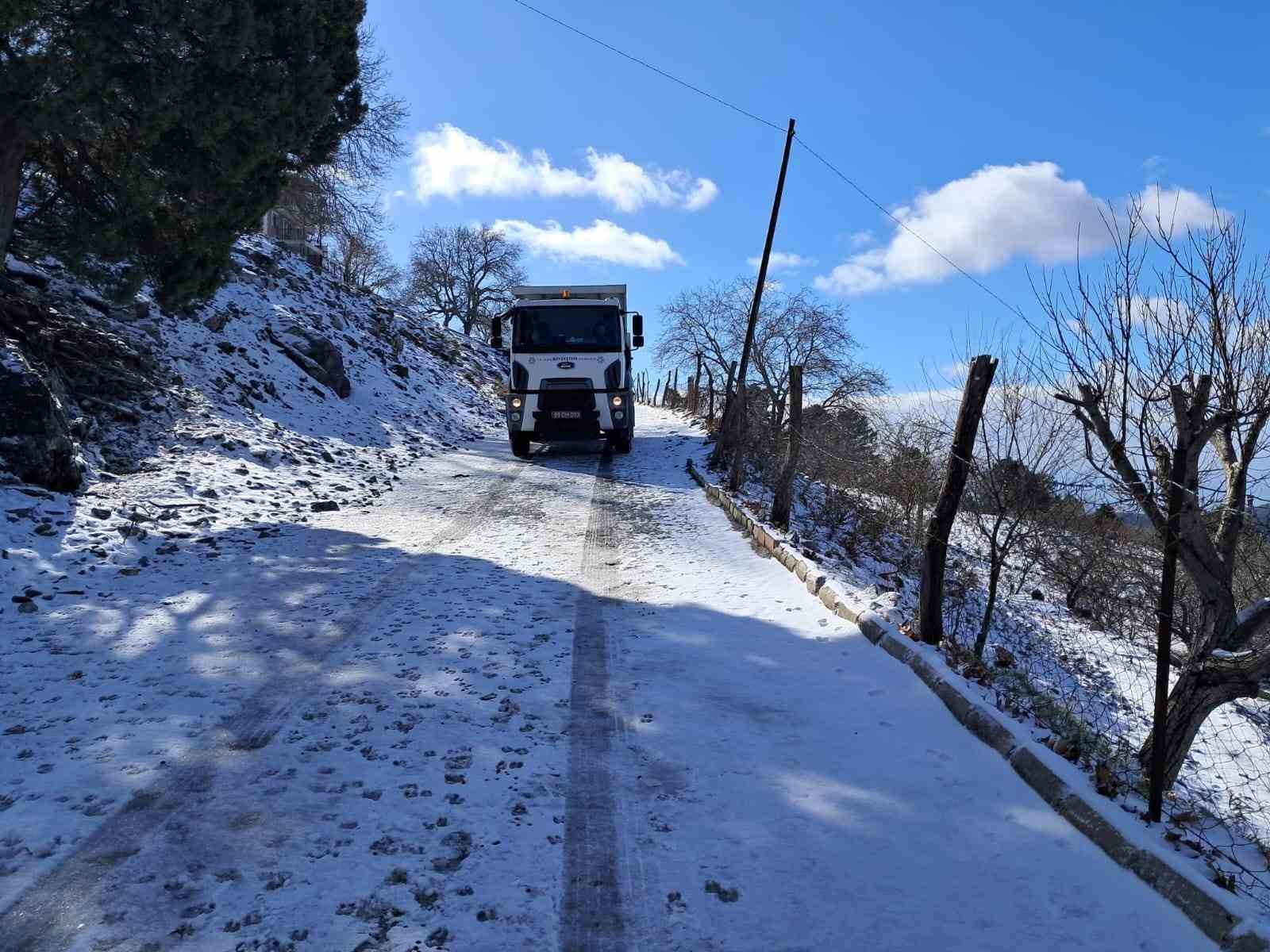 Aydın Büyükşehir Belediyesi’nden Paşa Yaylası’nda tuzlama çalışması
