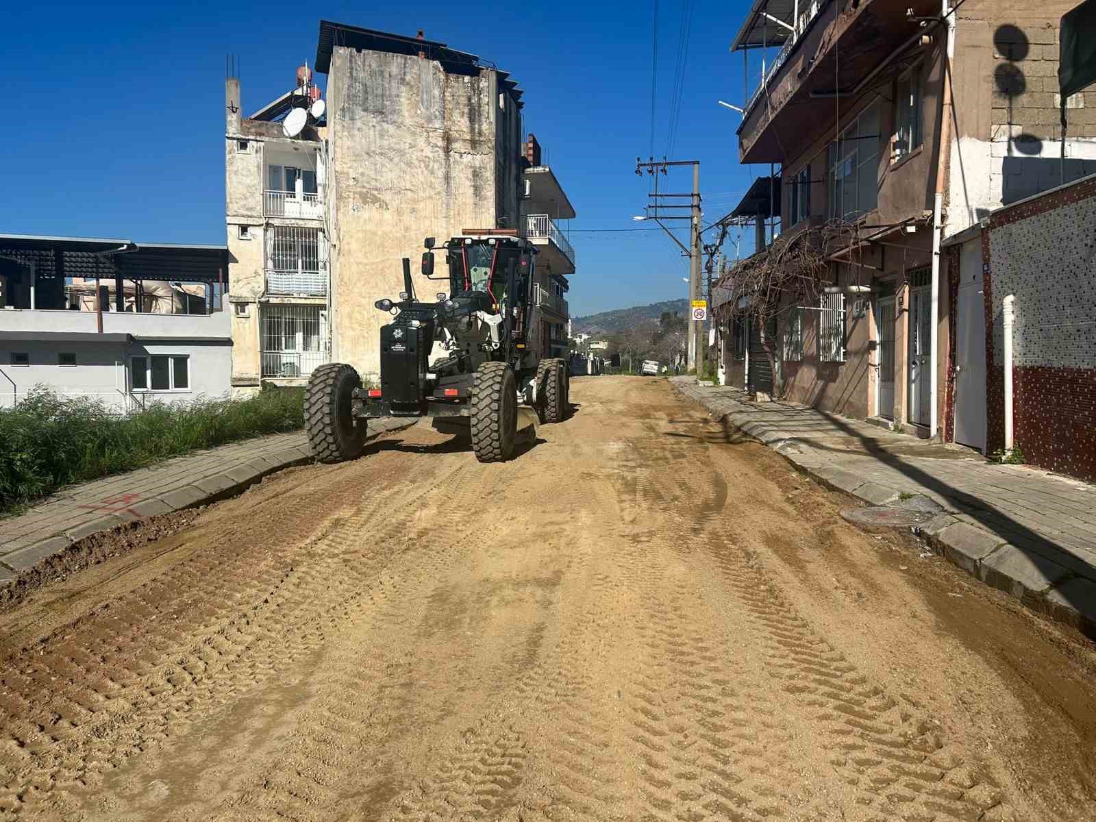 Aydın Büyükşehir Belediyesi’nin yol çalışmaları sürüyor
