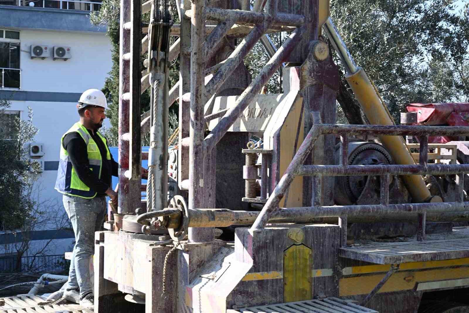 Aydın Büyükşehir, Kuşadası’nda sondaj çalışmalarını sürdürüyor

