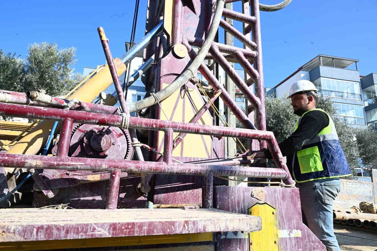 Aydın Büyükşehir, Kuşadası’nda sondaj çalışmalarını sürdürüyor
