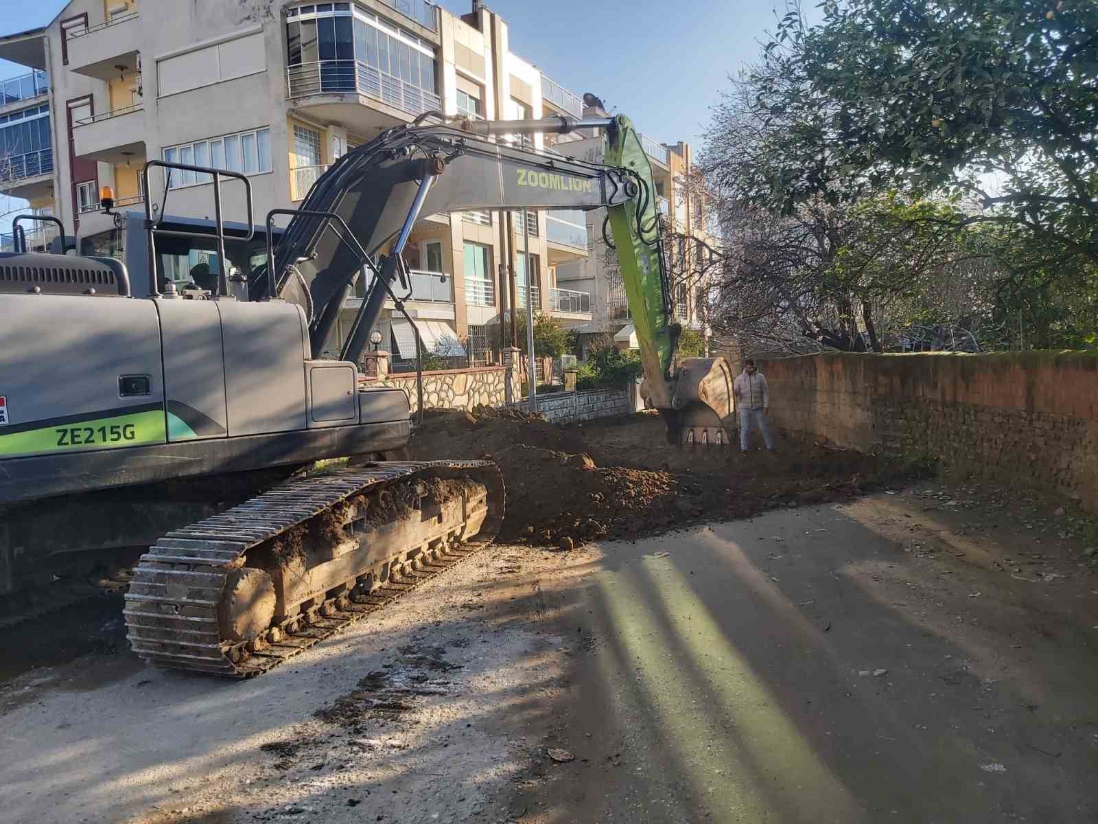 Aydın Büyükşehir, yol çalışmalarına devam ediyor
