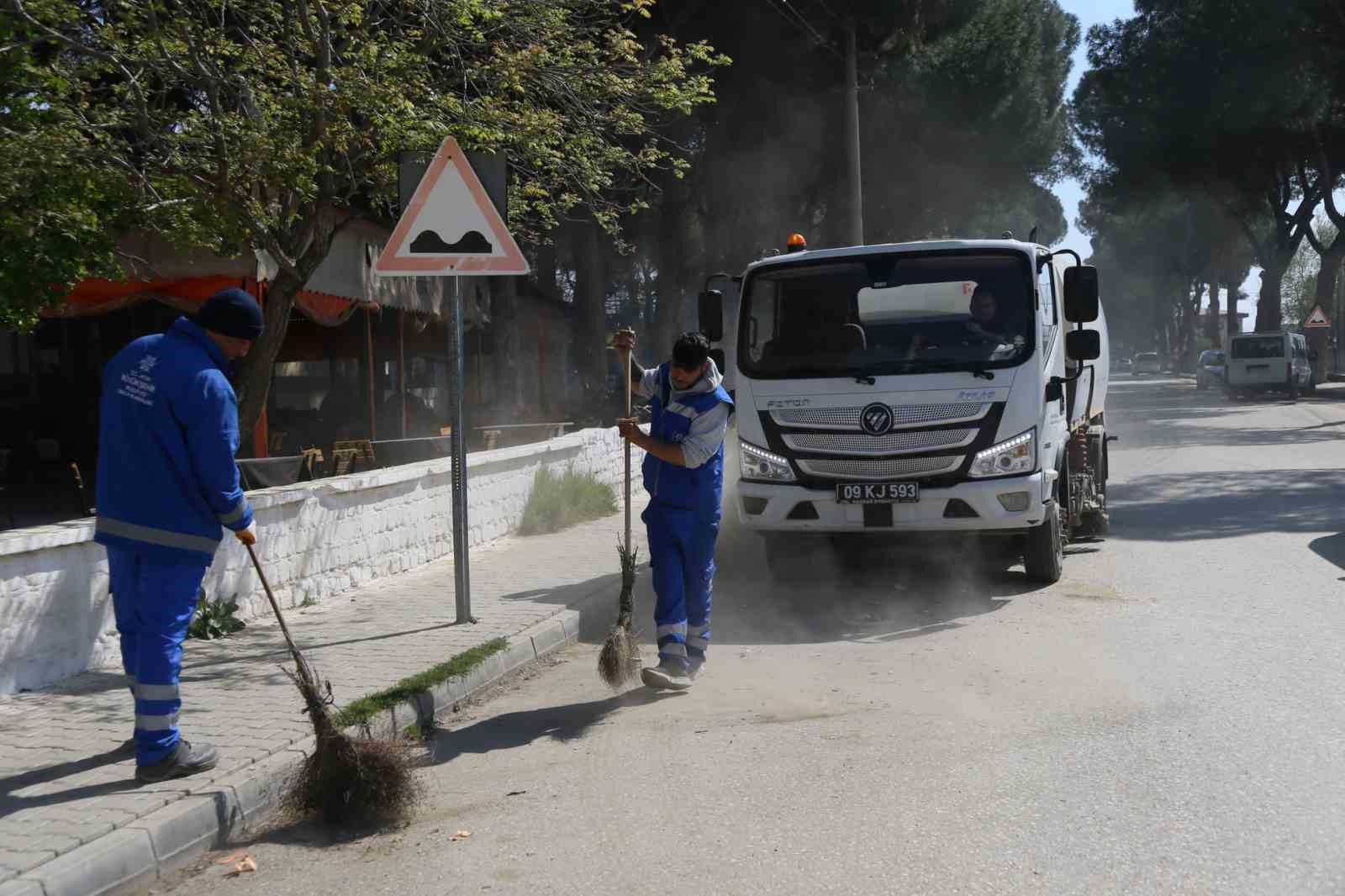 Aydın Büyükşehir’den Acarlar’da çevre düzenleme ve bakım çalışması
