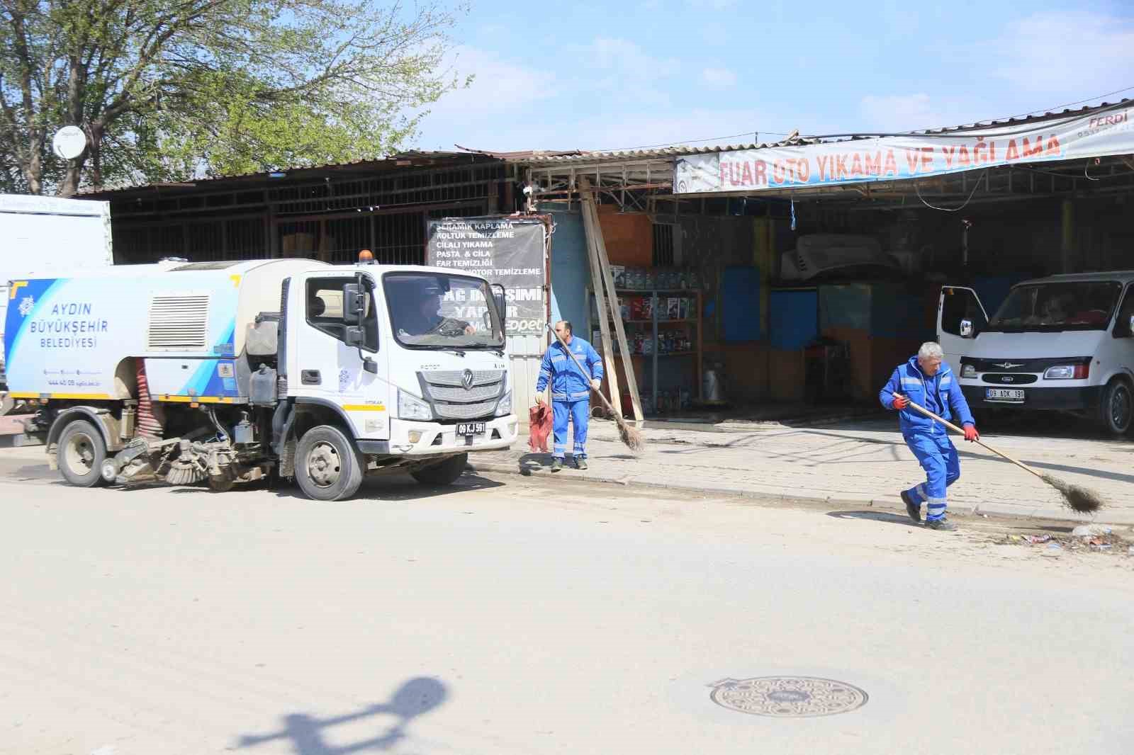 Aydın Büyükşehir’den Acarlar’da çevre düzenleme ve bakım çalışması
