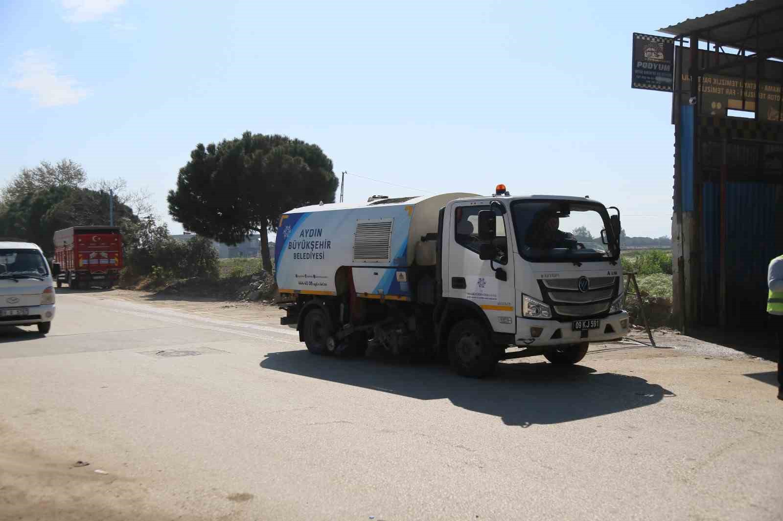 Aydın Büyükşehir’den Acarlar’da çevre düzenleme ve bakım çalışması
