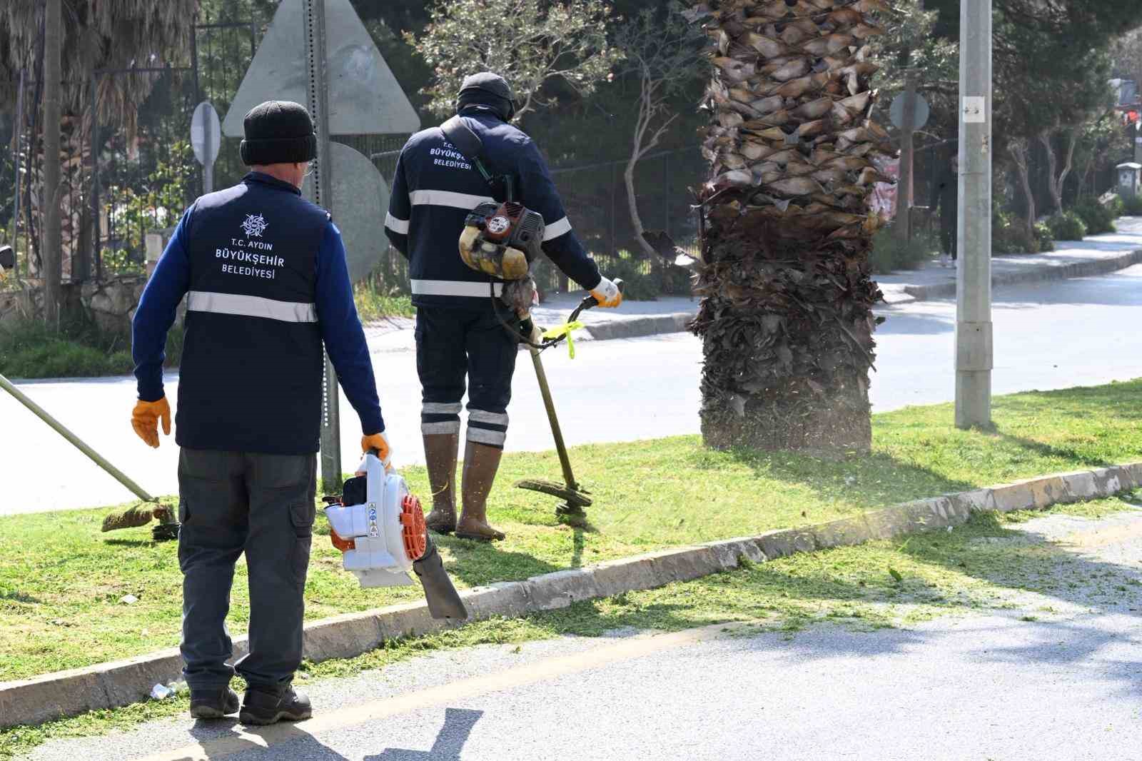Aydın Büyükşehir’den bayram öncesi Kuşadası’nda çevre düzenlemesi
