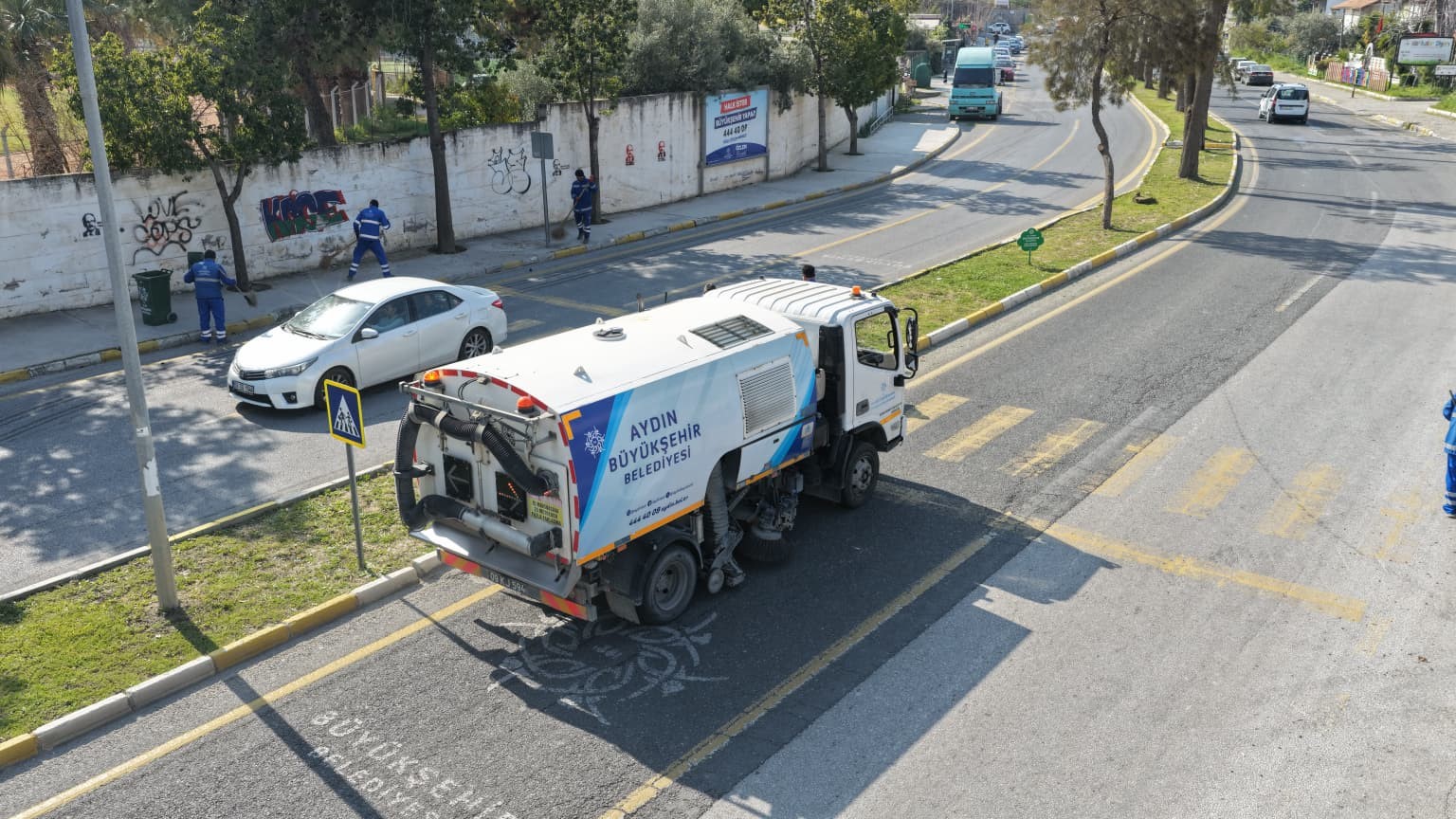 Aydın Büyükşehir’den bayram öncesi Kuşadası’nda çevre düzenlemesi

