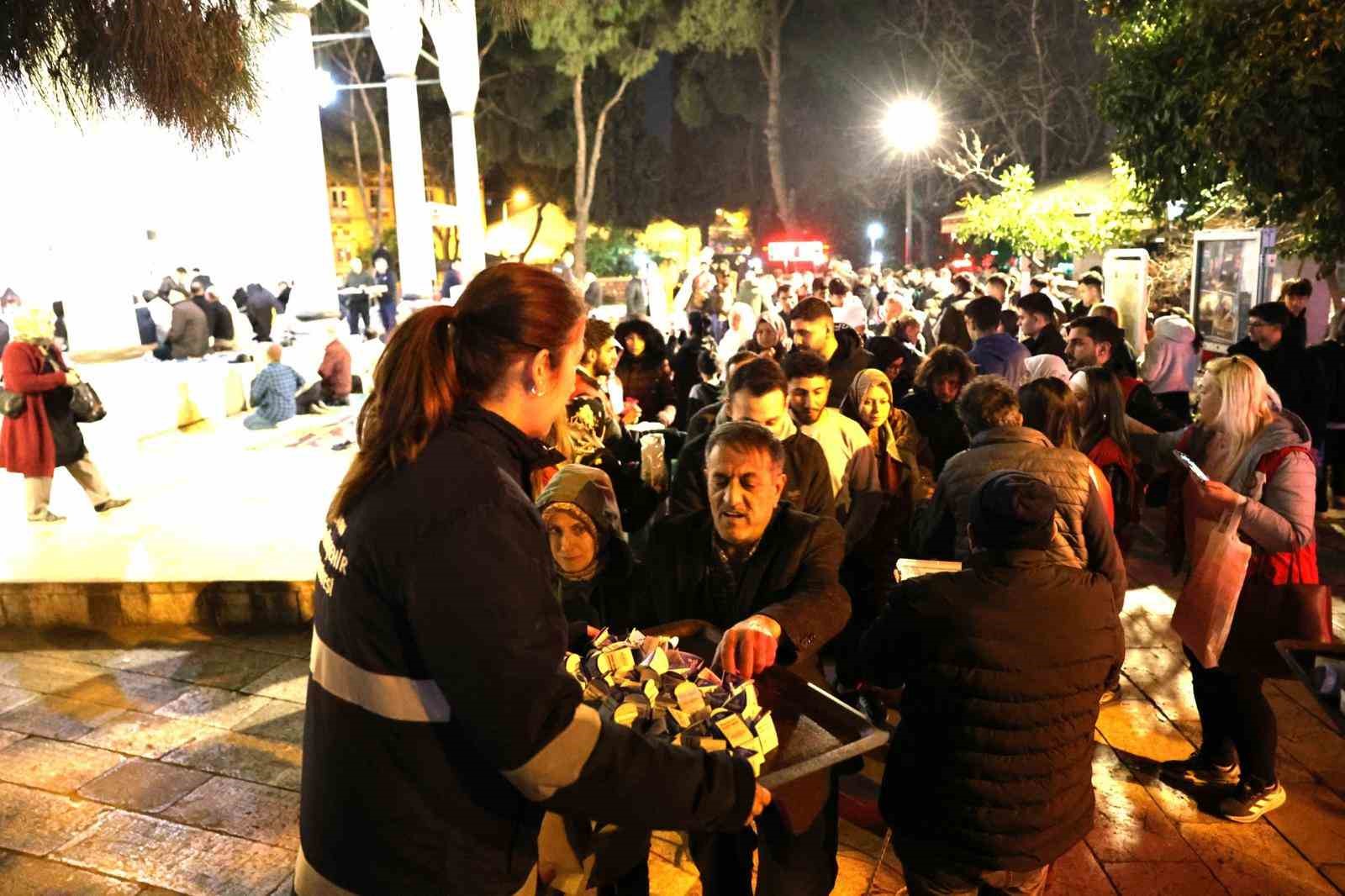 Aydın Büyükşehir’den Kadir Gecesi’nde lokum ikramı
