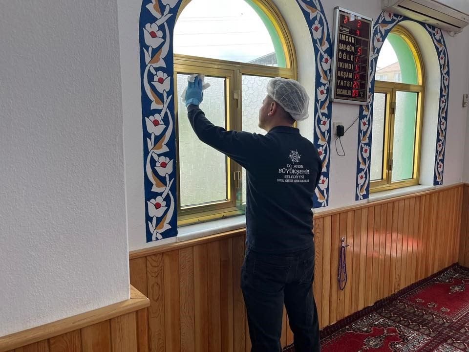 Aydın Büyükşehir’den Karacaören’de camilerde temizlik çalışması

