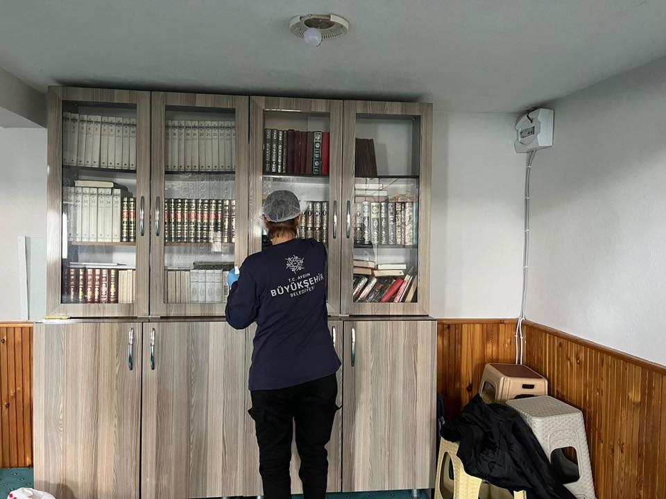 Aydın Büyükşehir’den Karacaören’de camilerde temizlik çalışması
