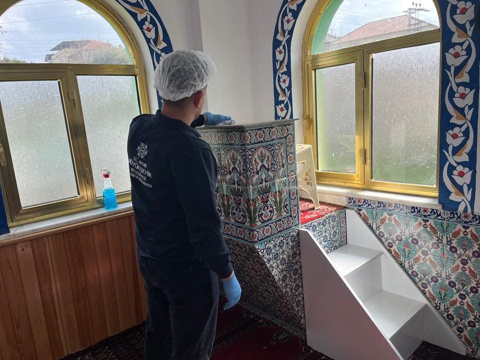 Aydın Büyükşehir’den Karacaören’de camilerde temizlik çalışması
