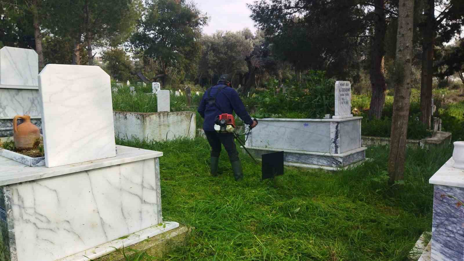 Aydın Büyükşehir’den mezarlıklarda Ramazan Bayramı öncesi temizlik çalışması
