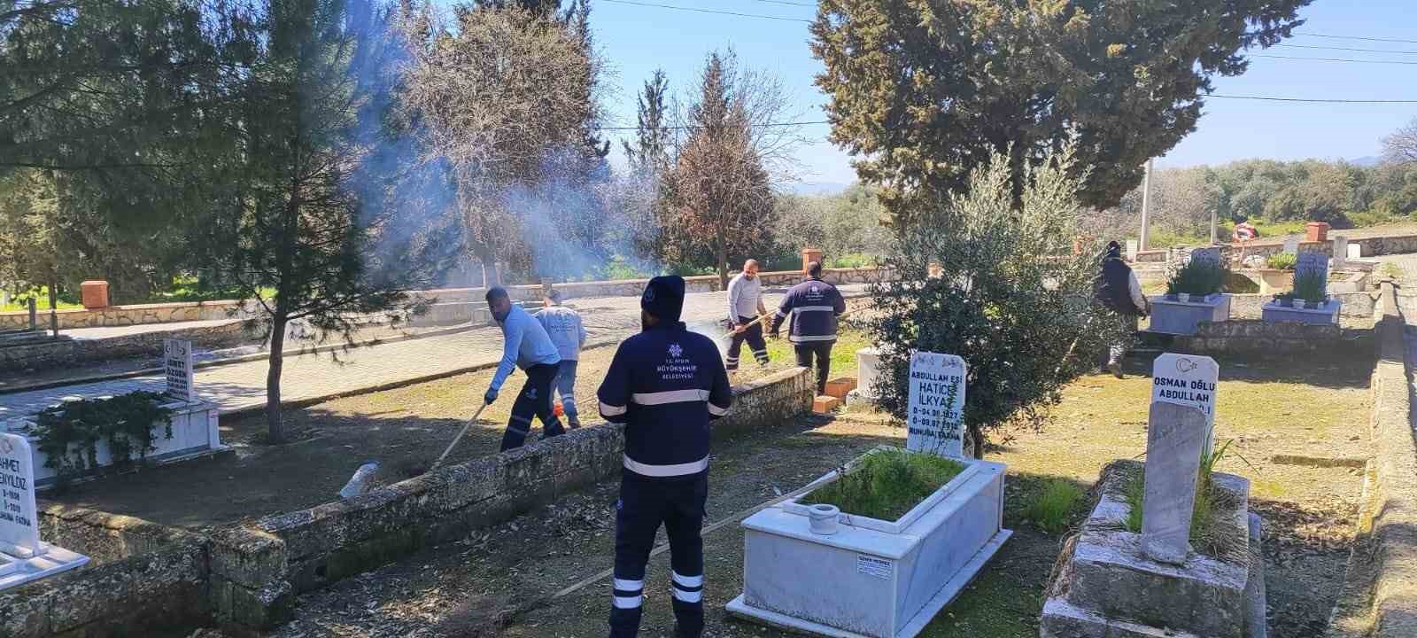 Aydın Büyükşehir’den mezarlıklarda Ramazan Bayramı öncesi temizlik çalışması
