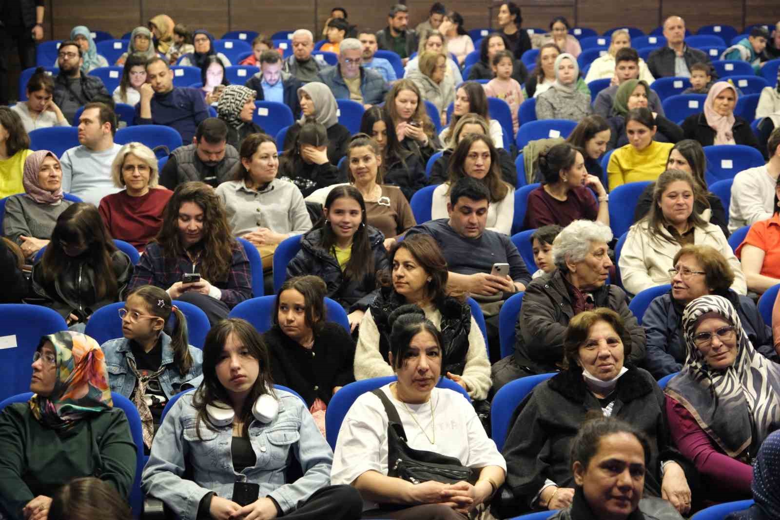 Aydın Büyükşehir’in kültür ve sanat etkinlikleri devam ediyor
Aydın Büyükşehir’in kültür ve sanat etkinlikleri devam ediyor