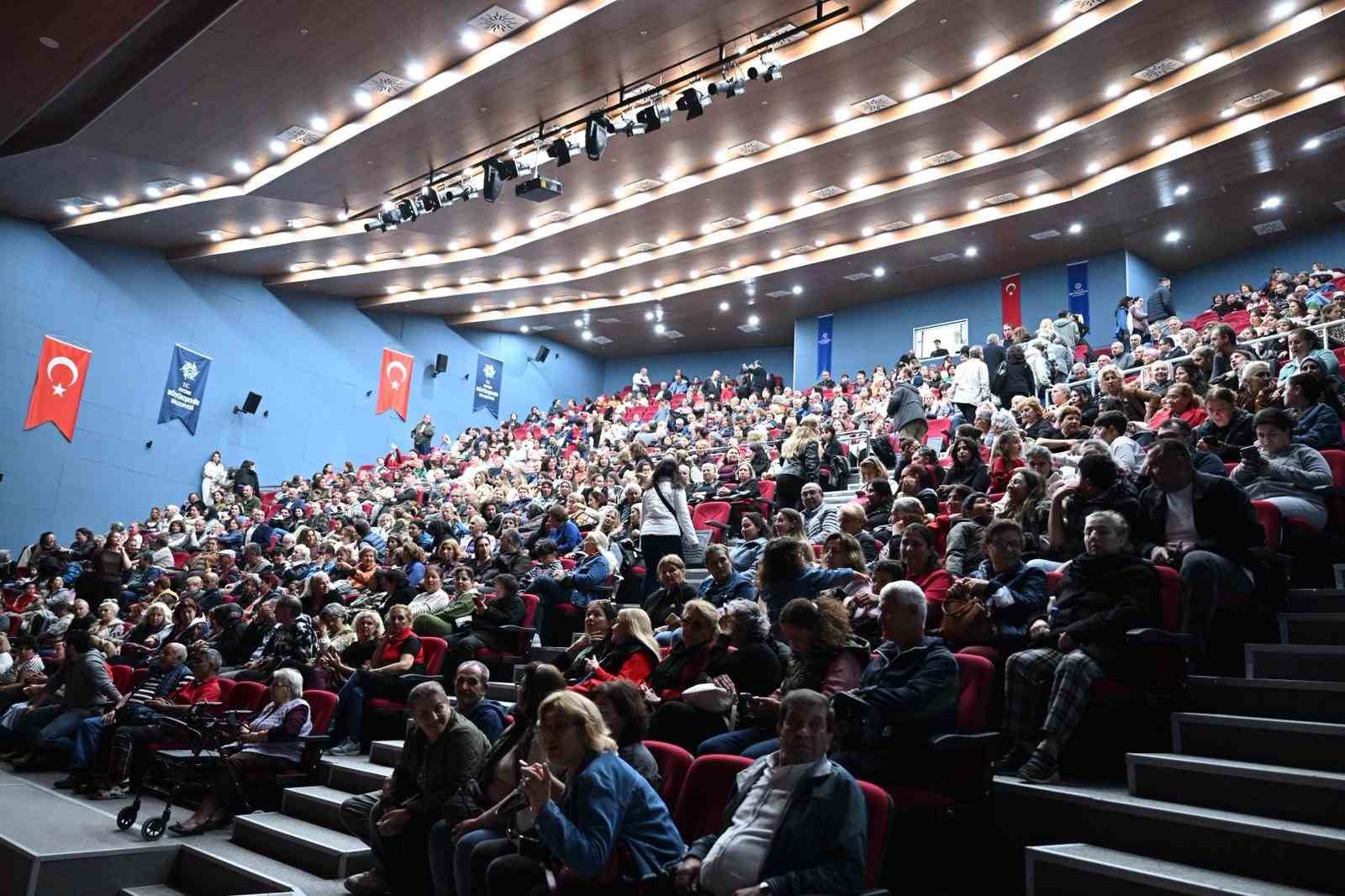 Aydın Büyükşehir’in kültür ve sanat etkinlikleri devam ediyor
Aydın Büyükşehir’in kültür ve sanat etkinlikleri devam ediyor