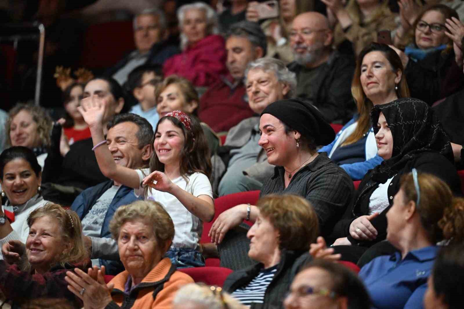 Aydın Büyükşehir’in kültür ve sanat etkinlikleri devam ediyor
Aydın Büyükşehir’in kültür ve sanat etkinlikleri devam ediyor