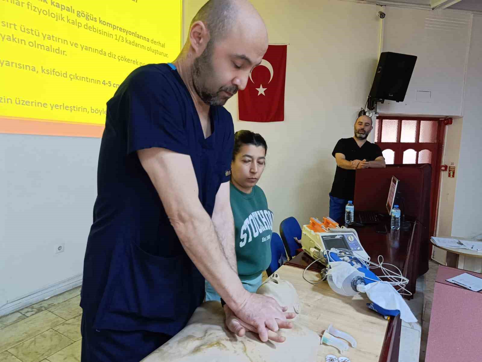 Aydın Devlet Hastanesi’nde personele acil durum ve afet eğitimi verildi
