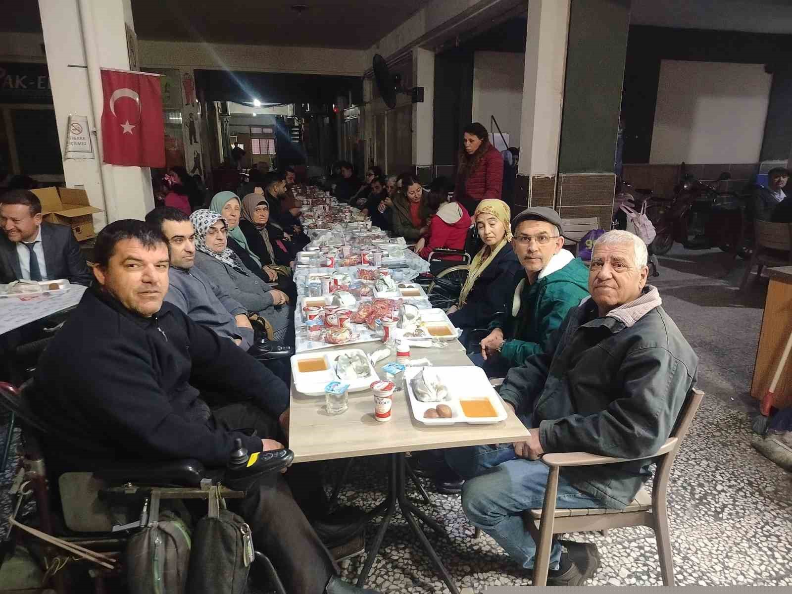 Aydın Engelliler Spor Kulübü üyeleri ve aileleri iftarda buluştu
