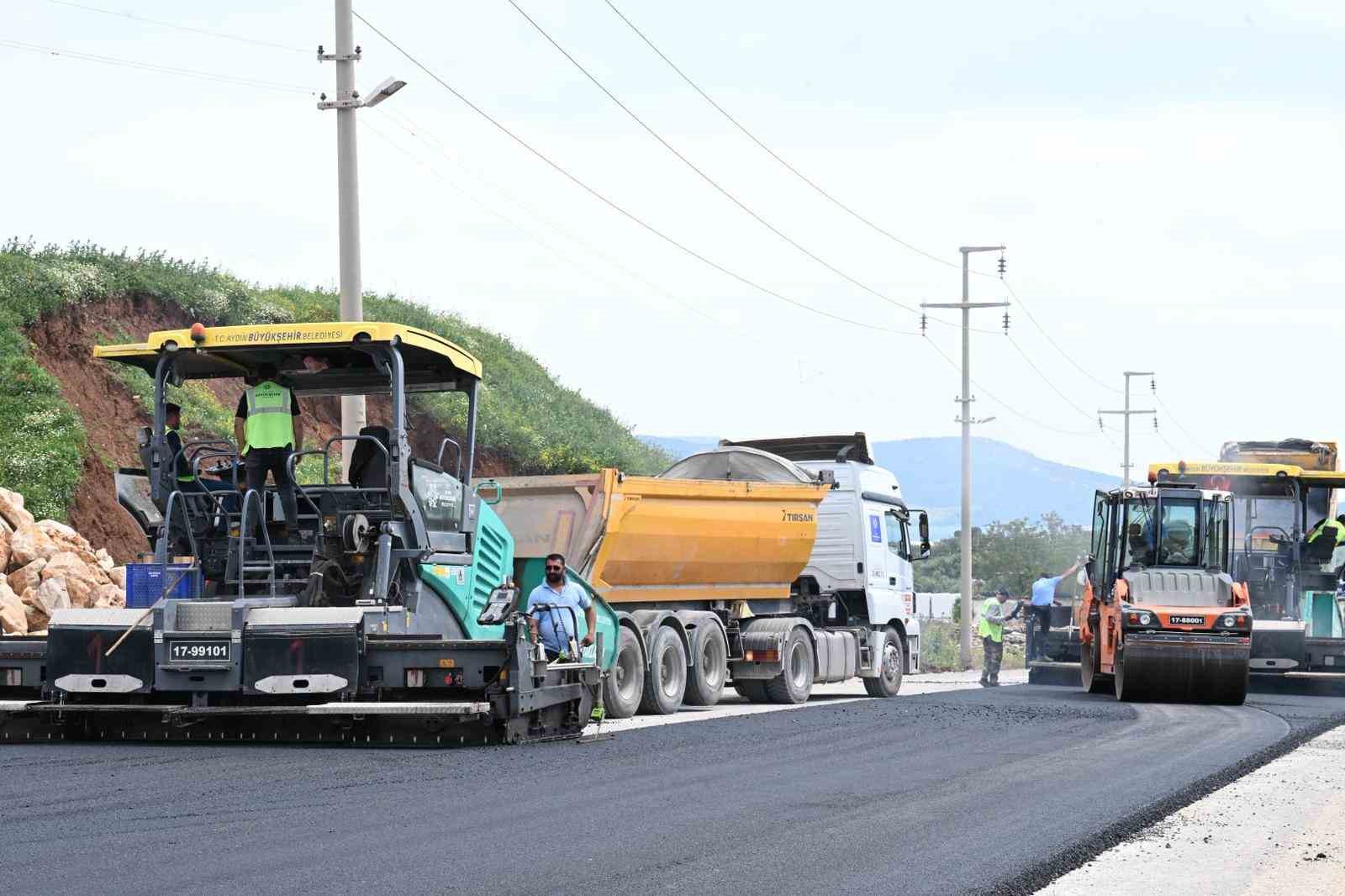 Aydın genelinde eş zamanlı yol çalışmaları sürüyor
