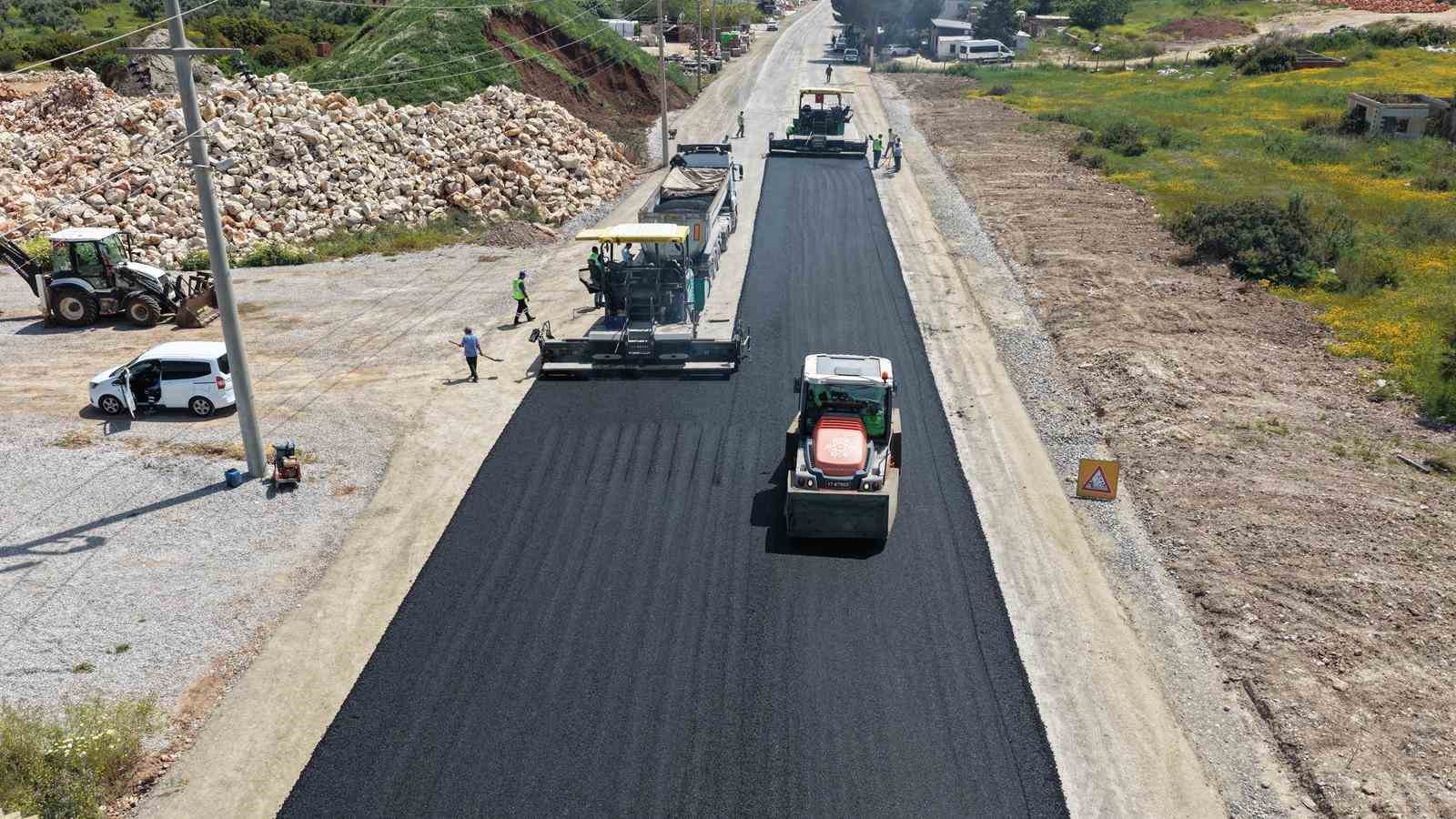 Aydın genelinde eş zamanlı yol çalışmaları sürüyor
