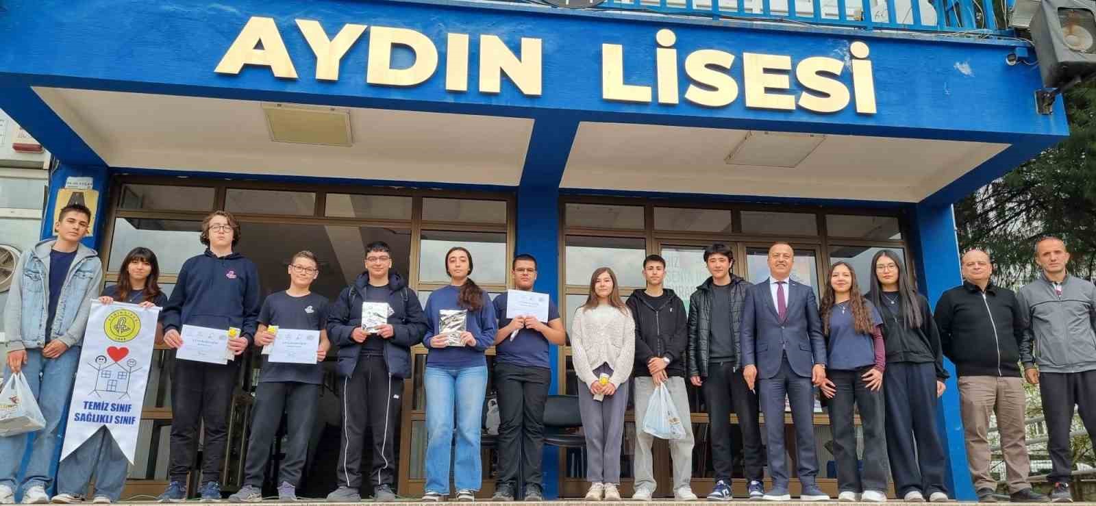 Aydın Lisesi öğrencileri başarılarıyla gururlandırdı
