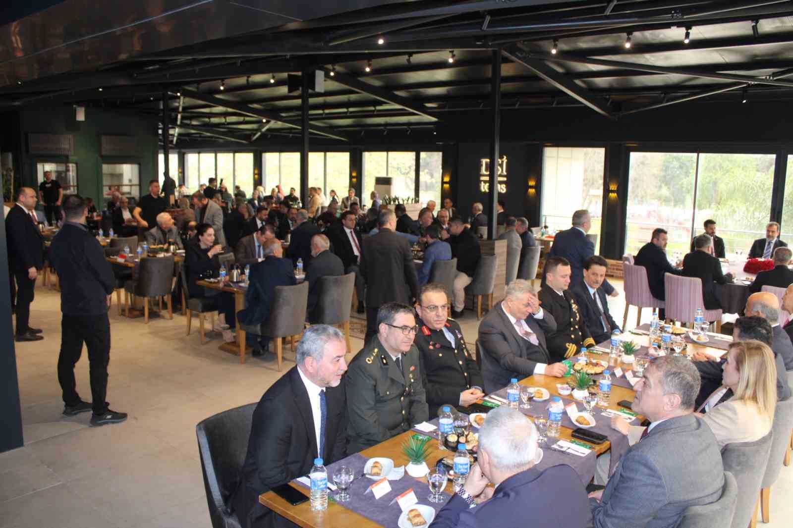 Aydın protokolü bayramlaştı
