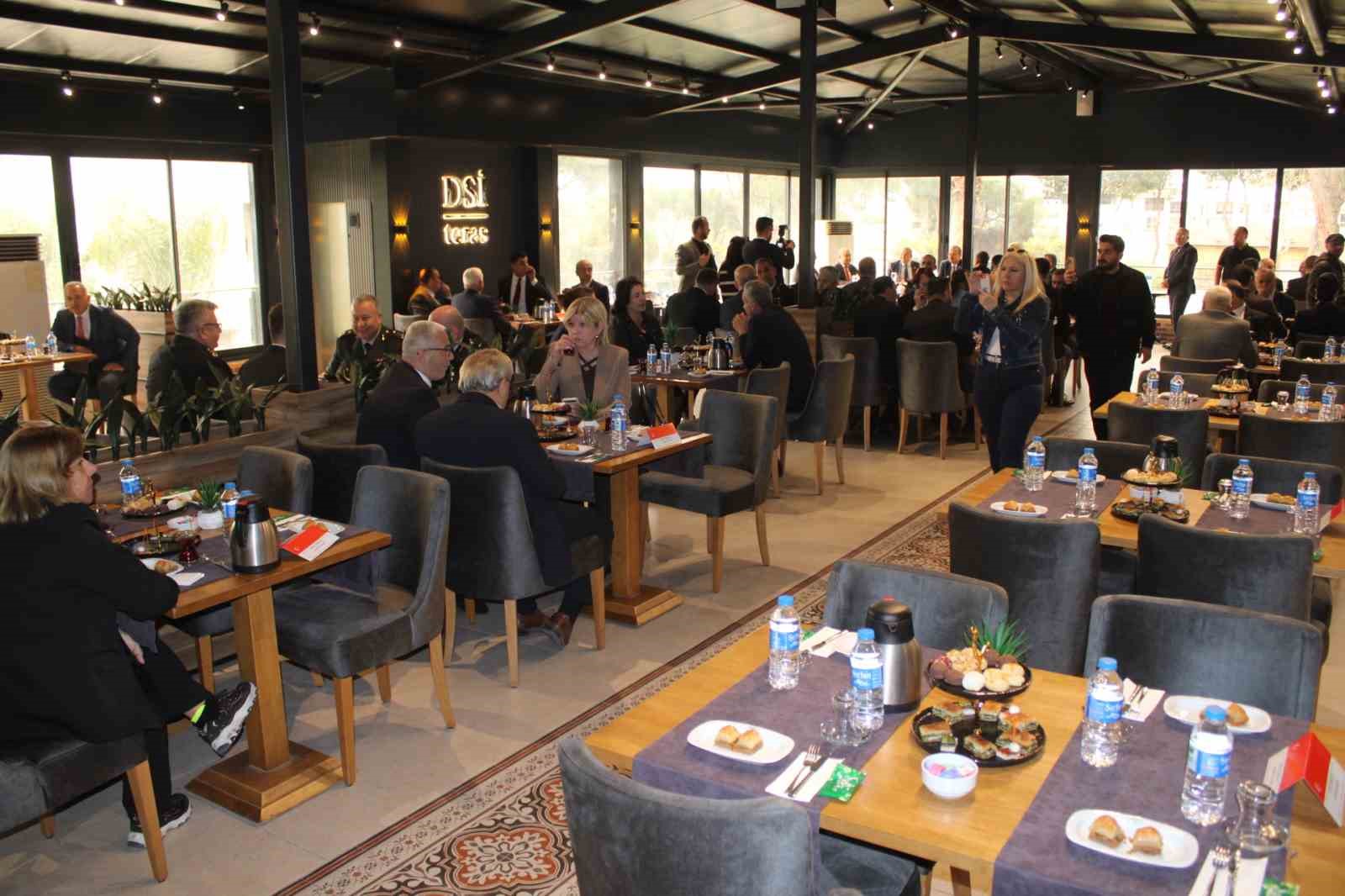 Aydın protokolü bayramlaştı
